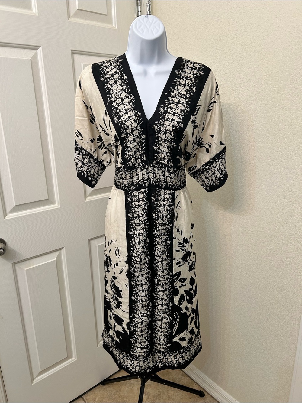 Lynn Ritchie Silver 100% Silk Midi Dress M 🖤